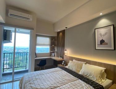 One-Bedroom Apartment with Terrace