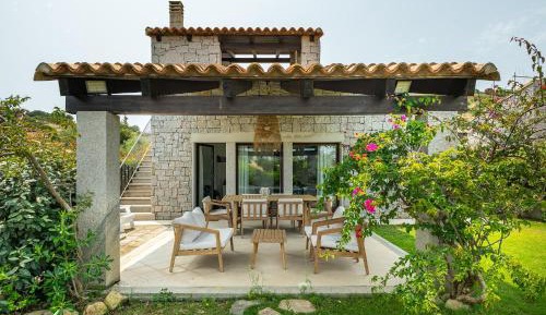 Villa with Garden View