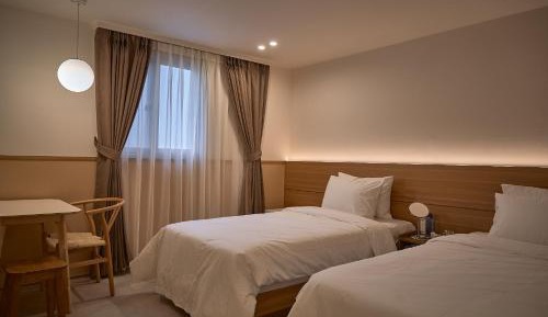 Standard Queen Room