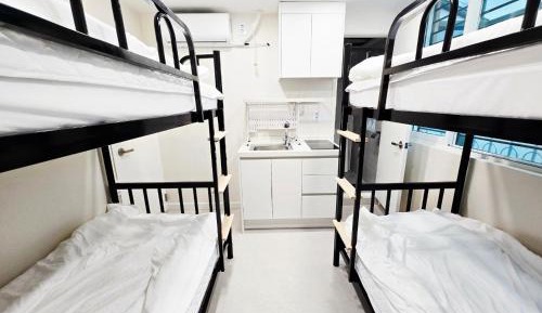 Quadruple Room with Private Bathroom