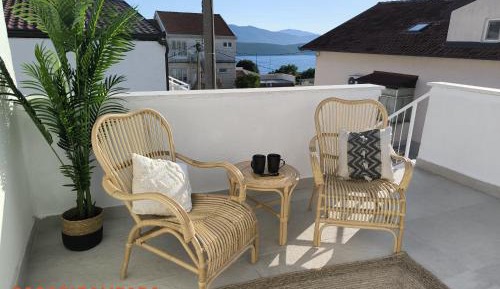 Two-Bedroom Deluxe Apartment with Balcony