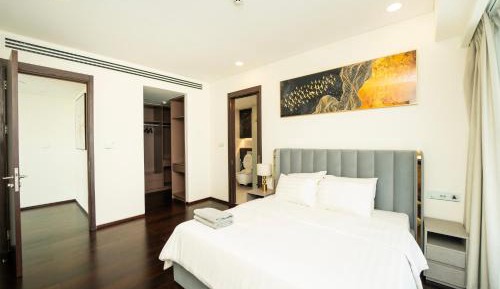 Four-Bedroom Luxury Apartment