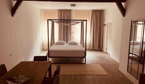 One-Bedroom Apartment - Non-Smoking