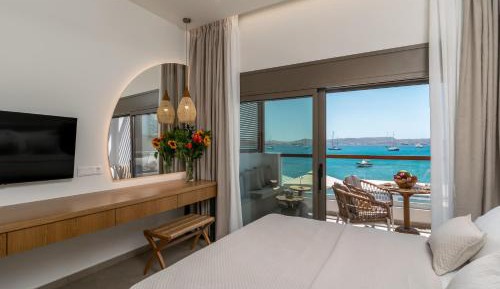 Deluxe Suite with Sea View