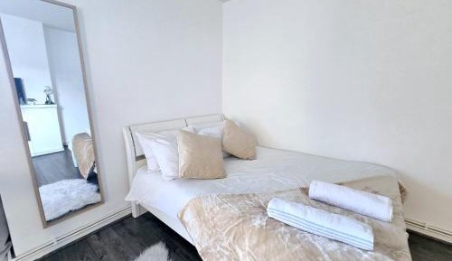 One-Bedroom Apartment with City View