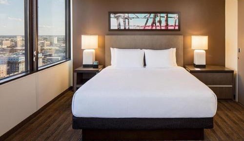 One-Bedroom King Suite with View and Roll-In Shower - Disability Access