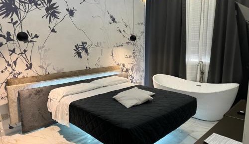 Deluxe Suite with Spa Bath