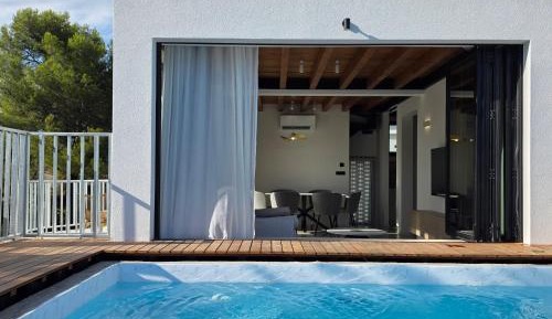 Two-Bedroom Apartment with Terrace and Sea View