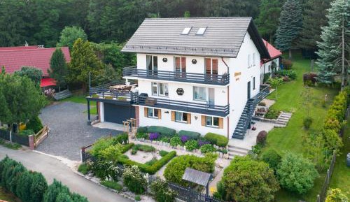 Apartment with Mountain View