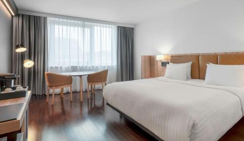 Superior, Guest room, 1 King, Street view