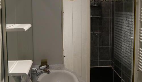 Quadruple Room with Private Bathroom