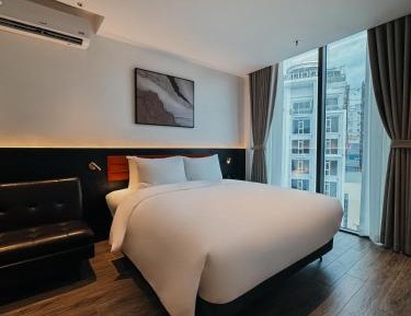 Deluxe Queen Room