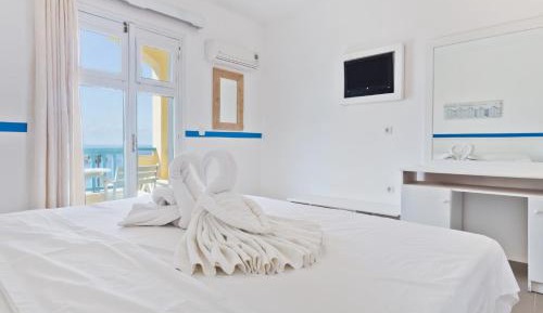 Deluxe Double Room with Balcony and Sea View