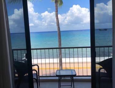 One-Bedroom Apartment with Sea View and Balcony