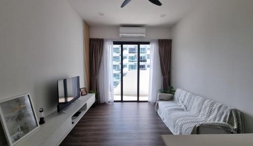 Three-Bedroom Apartment with Balcony