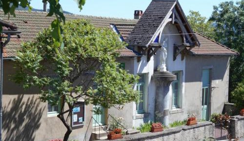 Holiday Home (12 Adults)