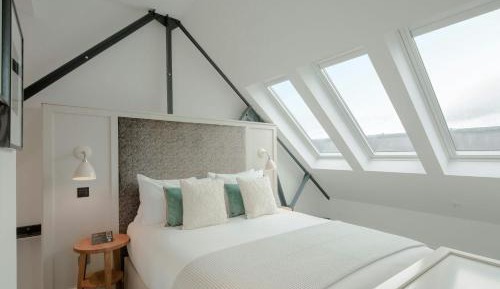 One-Bedroom Loft Double Suite with Sofa Bed and City View