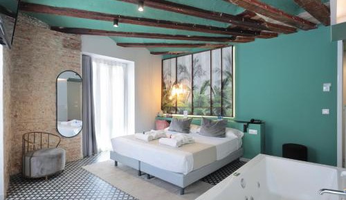 Deluxe Double Room with Spa Bath 