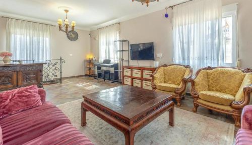 Five-Bedroom Holiday Home