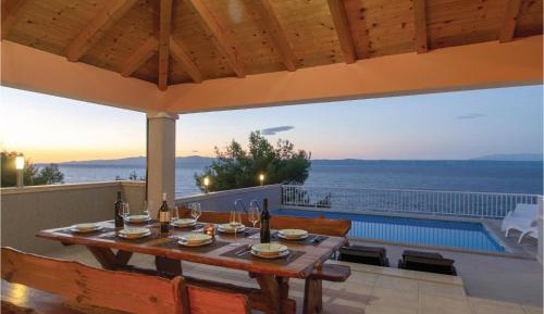 Five-Bedroom Holiday Home