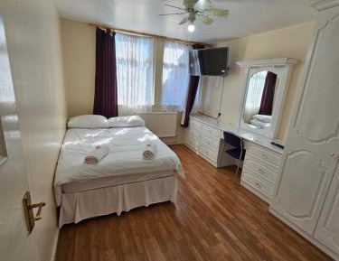 Four-Bedroom Apartment with Balcony 