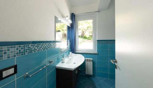 One-Bedroom Apartment with Garden