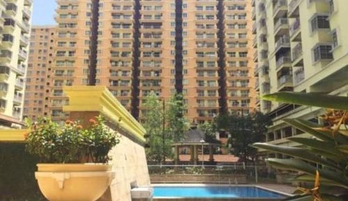 Four-Bedroom Apartment with Balcony 
