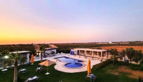 Apartment with Pool View 