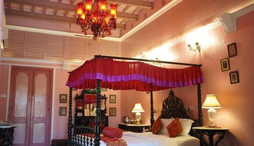 Deluxe Room (2 Adults + 1 Child)