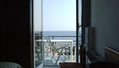 One-Bedroom Apartment with Sea View