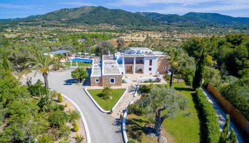 Villa with Garden View