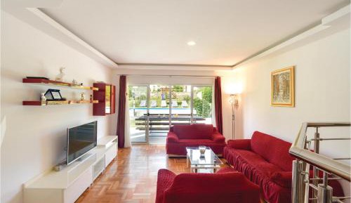 Five-Bedroom Holiday Home