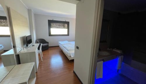 Deluxe Double or Twin Room with Hill View