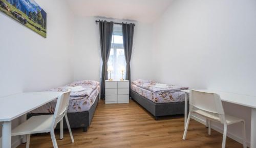 Five-Bedroom Deluxe Apartment
