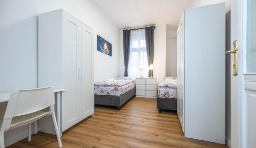 Five-Bedroom Deluxe Apartment
