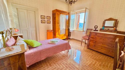 Single Room with Mountain View