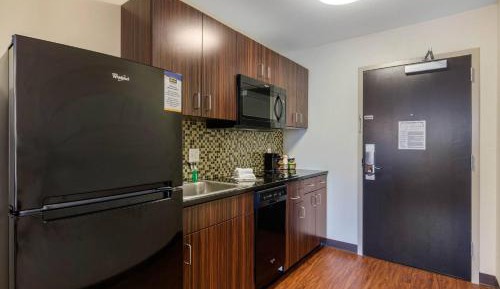 Queen Suite with Two Queen Beds - Non-Smoking