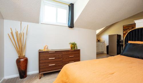 Room #1473678401