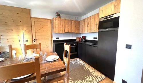 Two-Bedroom Apartment with Mountain View