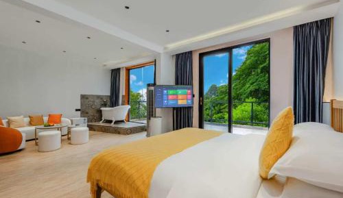 270 Degree View Balcony Grand Suite 