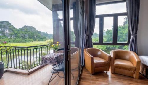 Double or Twin Room with Mountain View