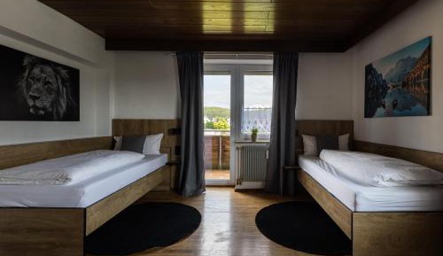 Room #1453683404