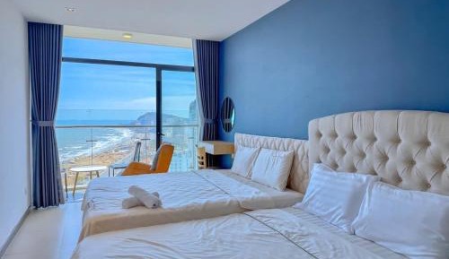 Two-Bedroom Apartment with Balcony and Sea View