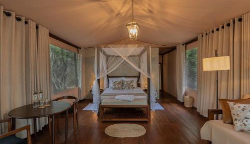 Deluxe Double Room (2 Adults + 1 Child)