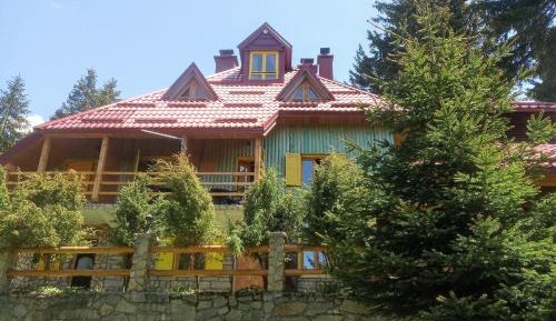 Apartment with Mountain View