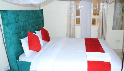 Deluxe Queen Suite