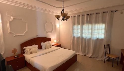 Deluxe Room (2 Adults + 1 Child)