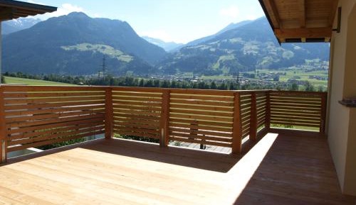 Apartment with Mountain View