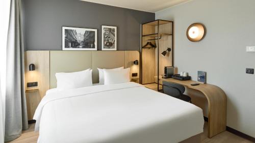 Superior Room - 1 King Bed