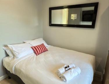 Queen Room with Private External Bathroom